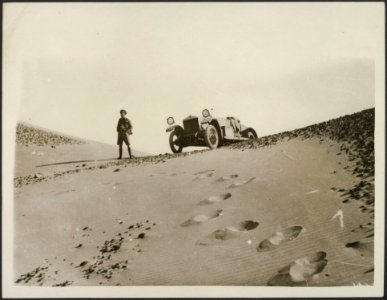 Naval Air Force on land. R.N.A.C. Armoured Cars in Egypt. Difficulties of milita, Bestanddeelnr 158-1918