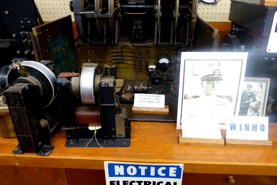 Navy radio pack set, view 1 of 2, 0.5 KW quenched gap, 1917 - New England Wireless & Steam Museum - East Greenwich, RI - DSC06667