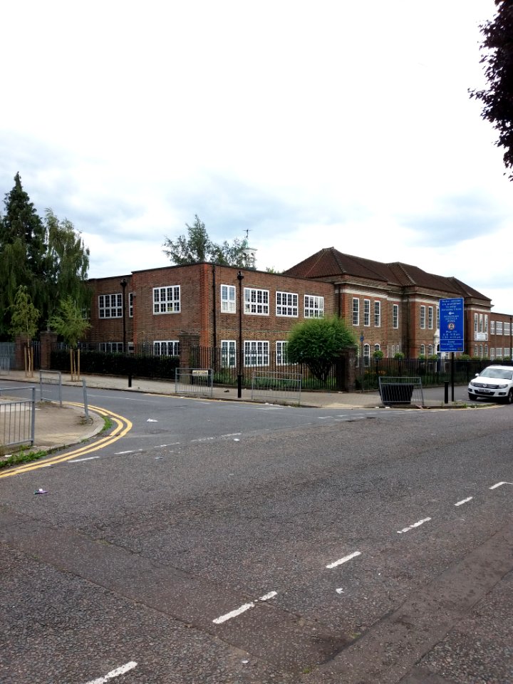 Neasden - Aboyne Road, Wykeham Primary School (3)