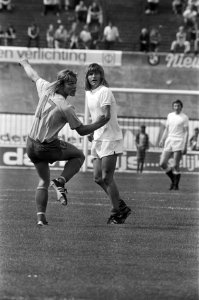 NEC tegen Cambuur 1-0 nr 12 Jan Peters in actie, Bestanddeelnr 927-3926