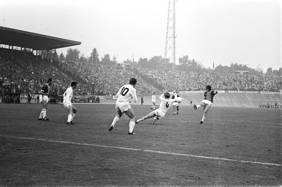 NEC - ADO Den Haag 1-2. Lex Schoenmaker schiet, Bestanddeelnr 923-9336
