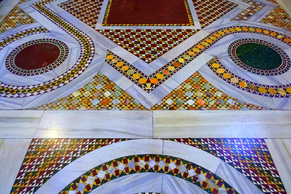 Nave floor - Santa Prassede - Rome, Italy - DSC05787