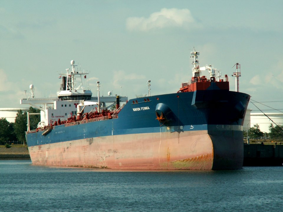 Navion Fennia - IMO 9020687 - Callsign C6TF6 at the '4e Petroleumhaven', Port of Rotterdam, Holland 08-Jul-2006