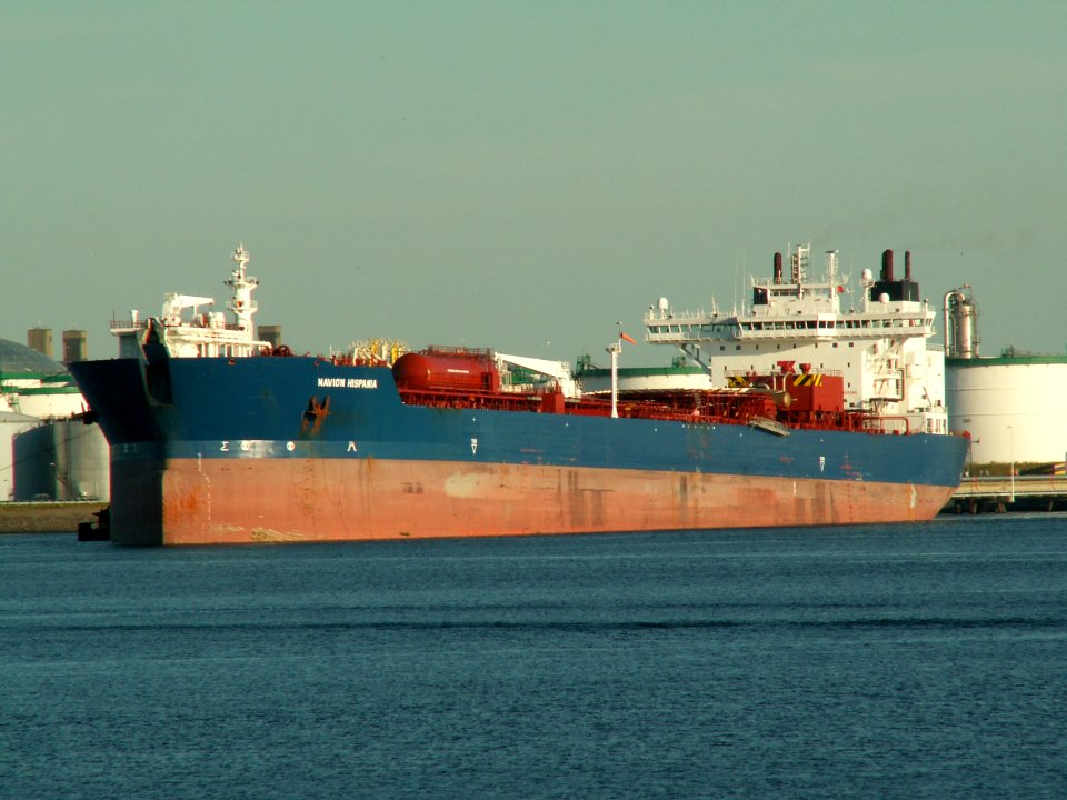 Navion Hispania - IMO 9168922 - Callsign C6XS2 p1 at the '5e Petroleumhaven', Port of Rotterdam, Holland 15-Jul-2006