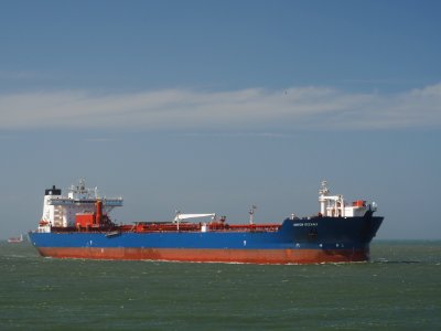 Navion Oceania (ship, 1999) IMO 9168946, Port of Rotterdam pic3