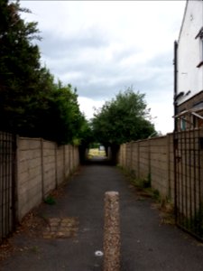 Neasden - Aboyne Road, Neasden Recreation Ground access