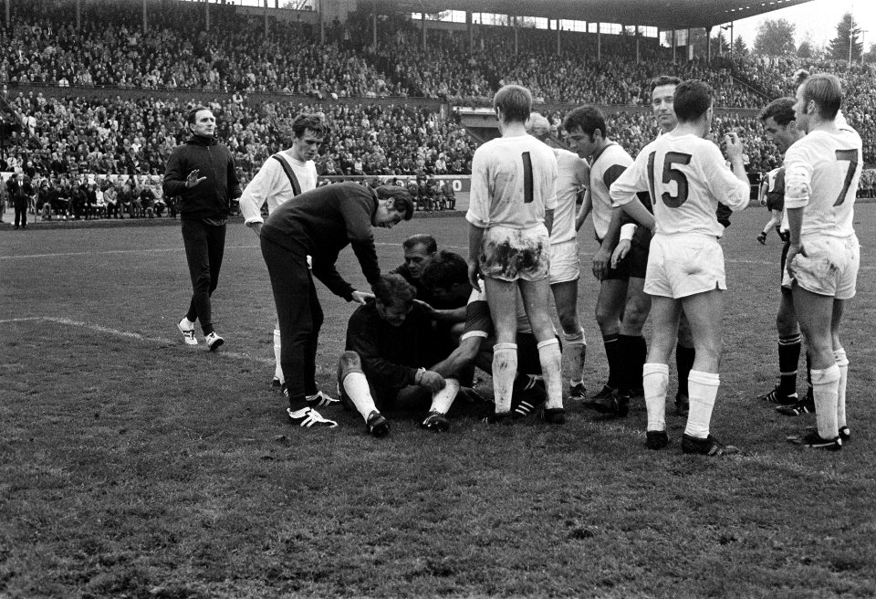 NEC tegen Feyenoord 0-2. A. C. Milaan hulptrainer Maldini op tribune, Bestanddeelnr 922-9046