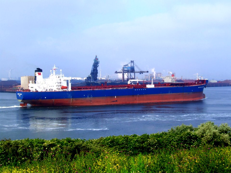 Navion Akarita p6 leaving Port of Rotterdam, Holland 03-Jun-2007