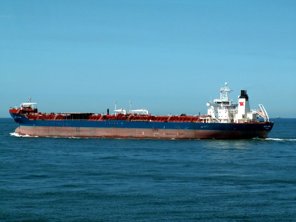 Navion Fennia p4 leaving Port of Rotterdam, Holland 08-Jul-2006