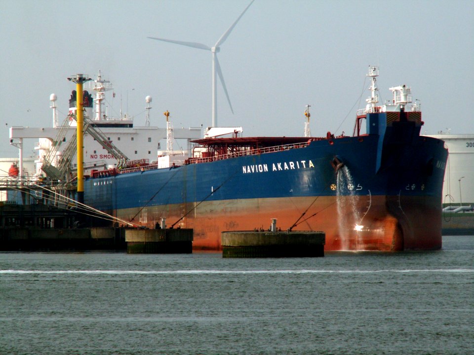 Navion Akarita pic2 at the '5e Petroleumhaven', Port of Rotterdam, Holland 23-Apr-2006