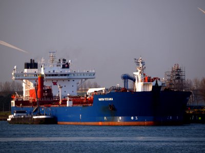 Navion Oceania (ship, 1999) IMO 9168946, Calandkanaal pic2