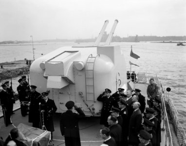 NDSM onverdracht onderzeebootjager Friesland aan Koninklijke Marine Aanwezig Co, Bestanddeelnr 907-6534
