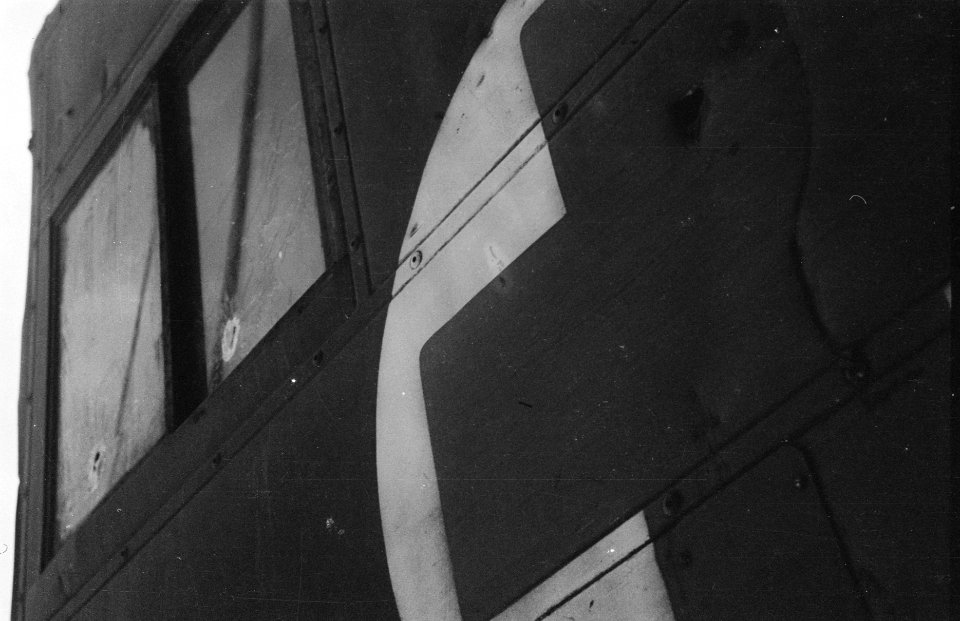Ndramajoe. Op 30 september werd een Rode Kruis ambulancewagen door de Republikei, Bestanddeelnr 371-2-5