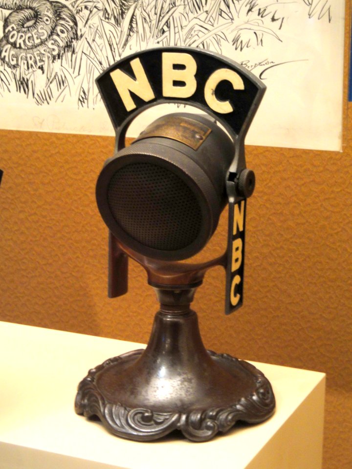NBC microphone used for Franklin Roosevelt's fireside chats - National Museum of American History - DSC06299