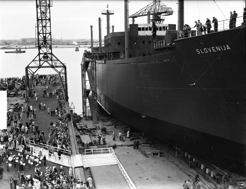 NDSM tewaterlating van het vrachtschip ms. Slovenija, Bestanddeelnr 904-2545