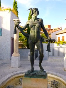 Navalcarnero - Plaza del Teatro, escultura 'La Musa'