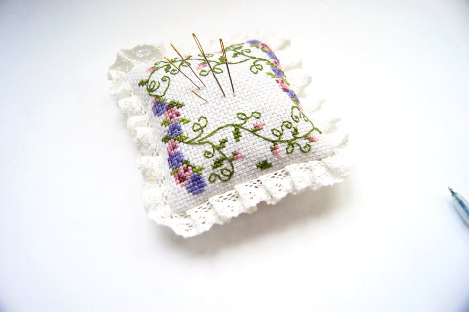 The needle embroidery needles redbud