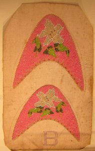 Munka kasot, Peranakan, early 20th century beaded uppers for pair of slippers, Intan