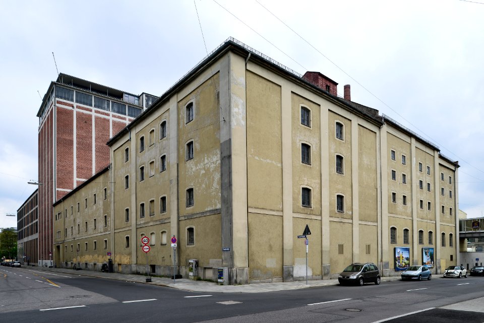 Mueloewenbraeusandstr01052016c90