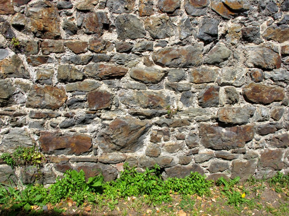 Muraille localisée sur le Chemin des Moulins, Granville, France