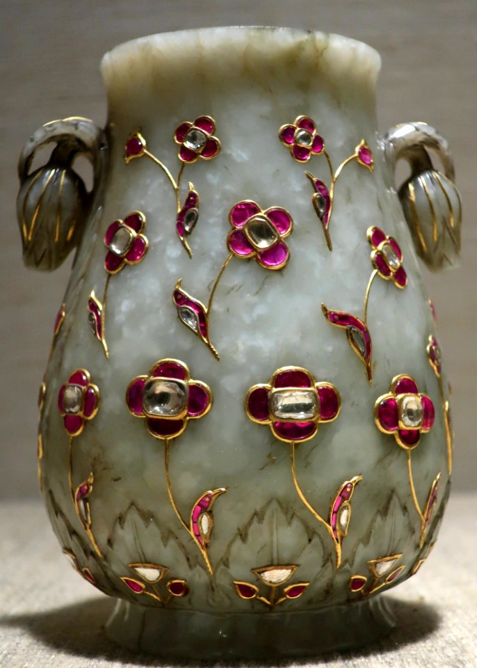 Mughal vase, 18th century, nephrite, Dayton Art Institute