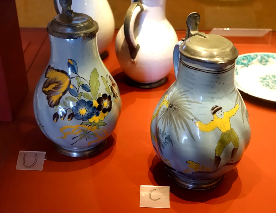 Mugs, Hanauer Fayencemanufaktur, undated, ceramic - Mainfränkisches Museum - Würzburg, Germany - DSC04999