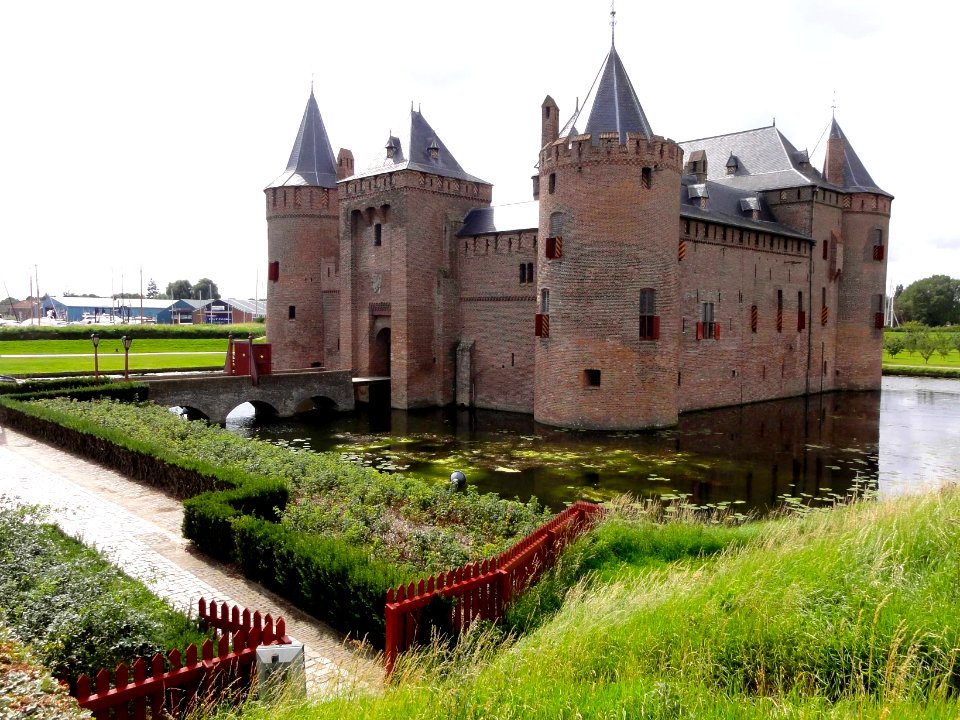 Muiderslot (noordoostzijde)