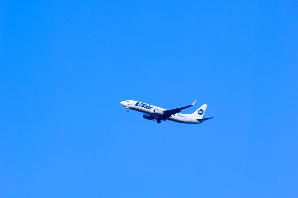 Large in the air boeing 737-800