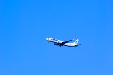 Large in the air boeing 737-800