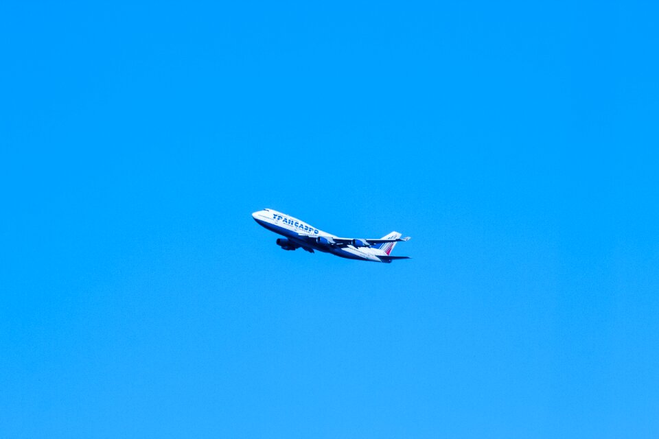 Large in the air boeing 737-800