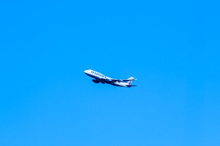 Large in the air boeing 737-800