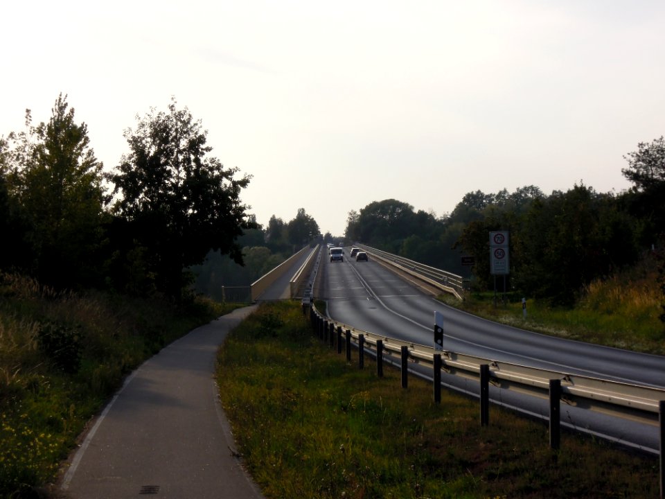 Muldebrücke Pouch die B 100 bzw Rad- und Fußweg überführend -Blick auf die Fahrbahn- Anfang Oktober 2020
