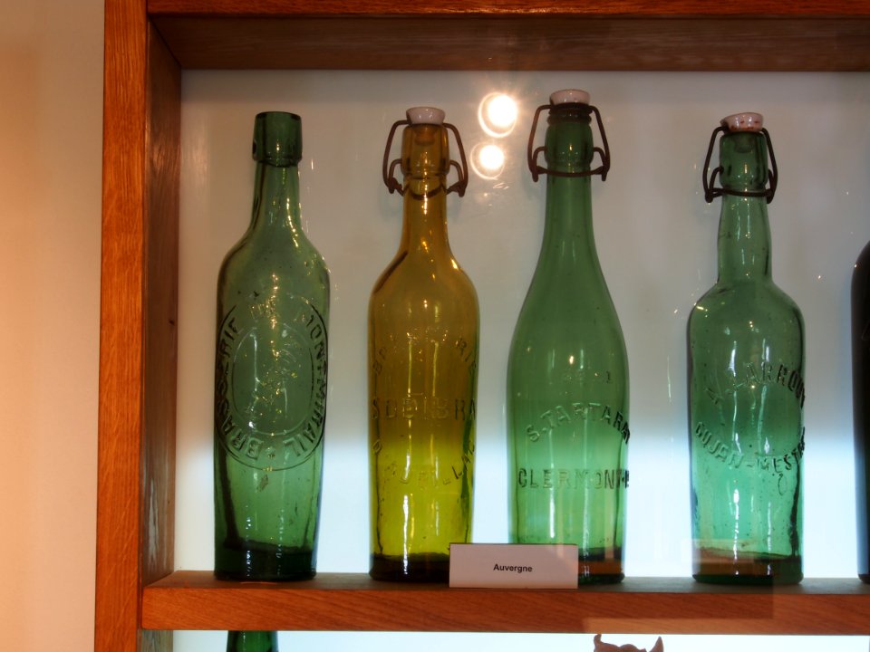 Musée Européen de la Bière - Old beer bottles pic4