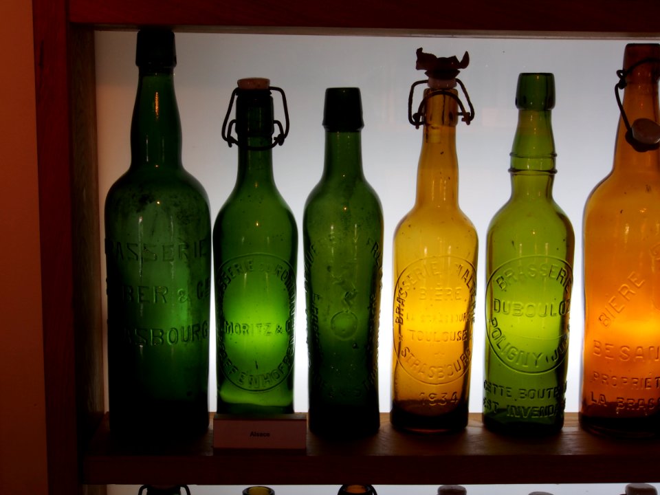 Musée Européen de la Bière - Old beer bottles pic5