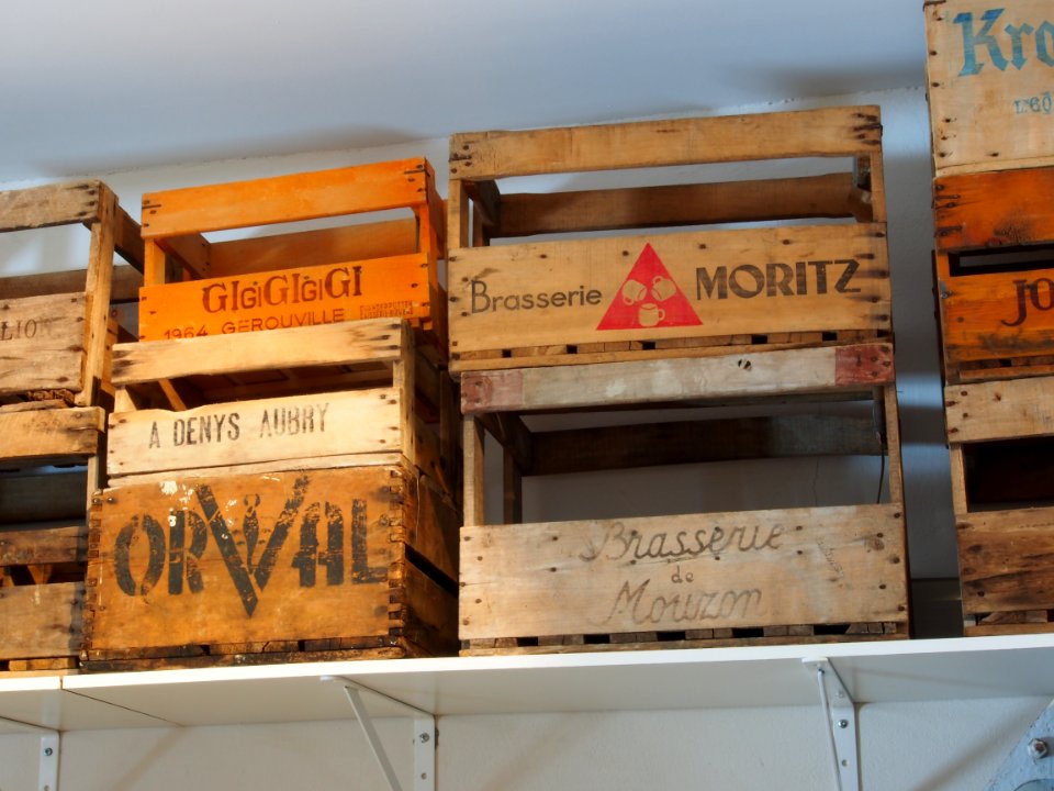 Musée Européen de la Bière - Beer crates pic1