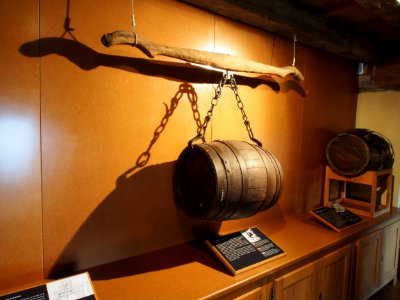 Musée Européen de la Bière - Device to carry beer barrels