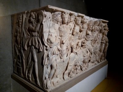 Musée Lugdunum - Sarcophage - Triomphe de Bacchus - Angle gauche