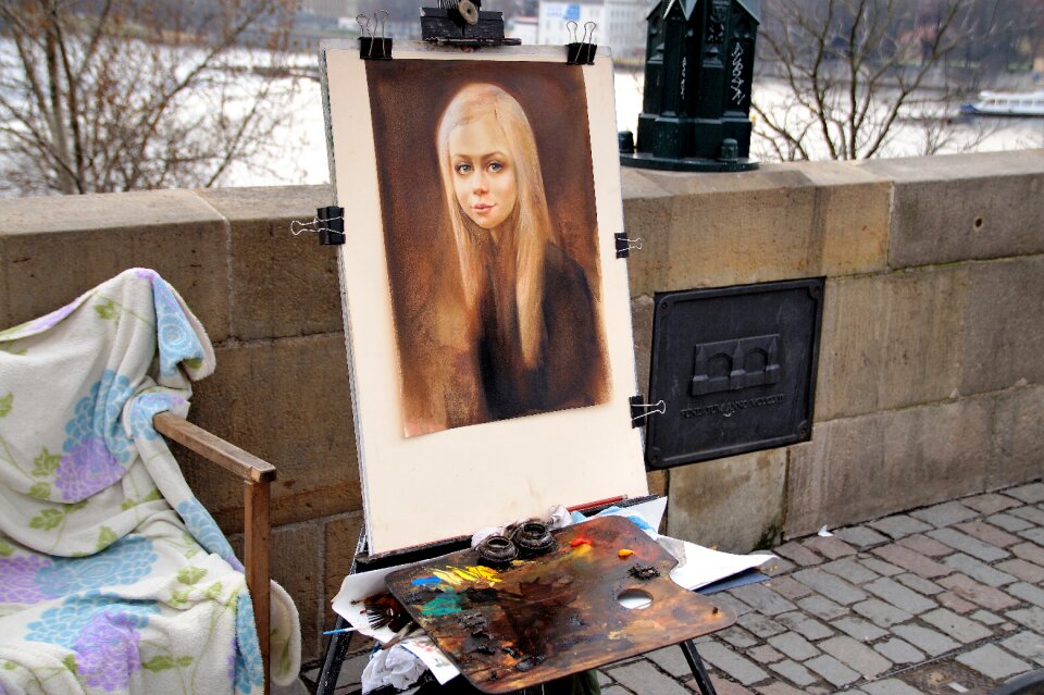 Painter colors easel
