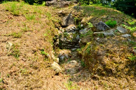 Mukaideyama Kofun Group-3, sekishitsu