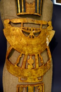 Mummy mask, breast covering, and leg covering, view 3, Egypt, Abusir el-Meleq, 4th century BC, stuccoed and partially gilt linen cartonnage, A 1301 - Martin von Wagner Museum - Würzburg, Germany - DSC05346