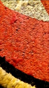 Musée d'ethnographie de Genève - Cape en plume 'ahu'ula - détail
