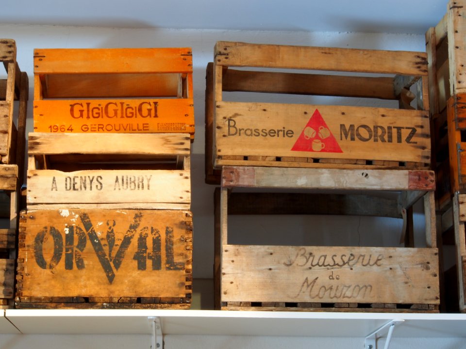Musée Européen de la Bière - beer crates pic2