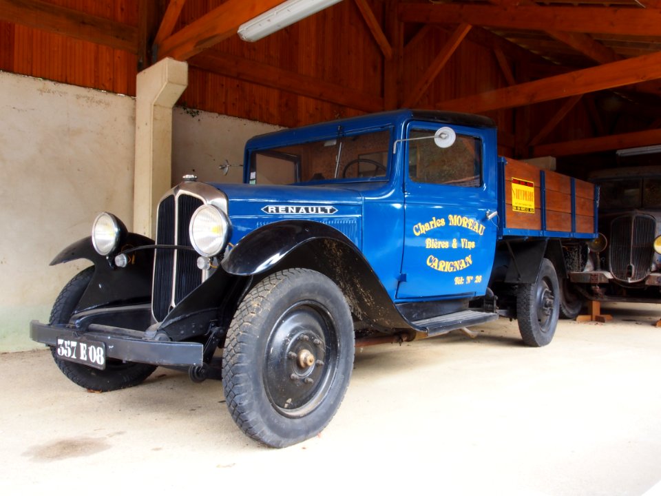 Musée Européen de la Bière, Charles Moreau Bieres & Vins Renault delivery truck