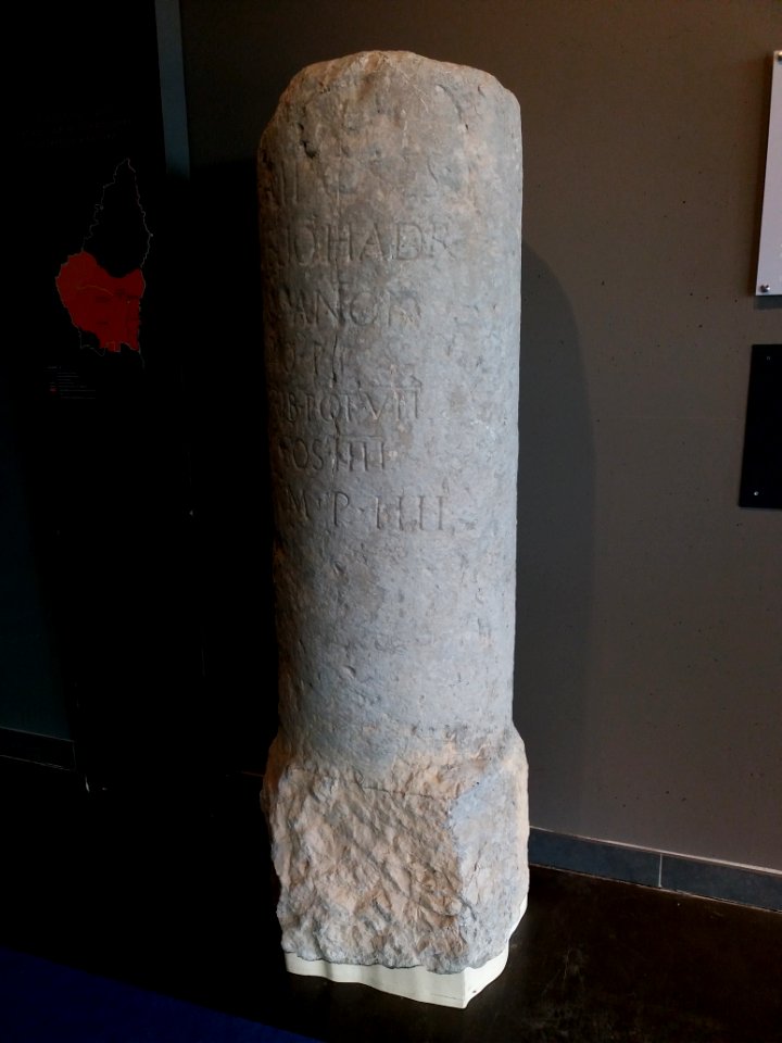 MuséAl - Borne milliaire de 145 ap JC, de la route d'Antonin le Pieux