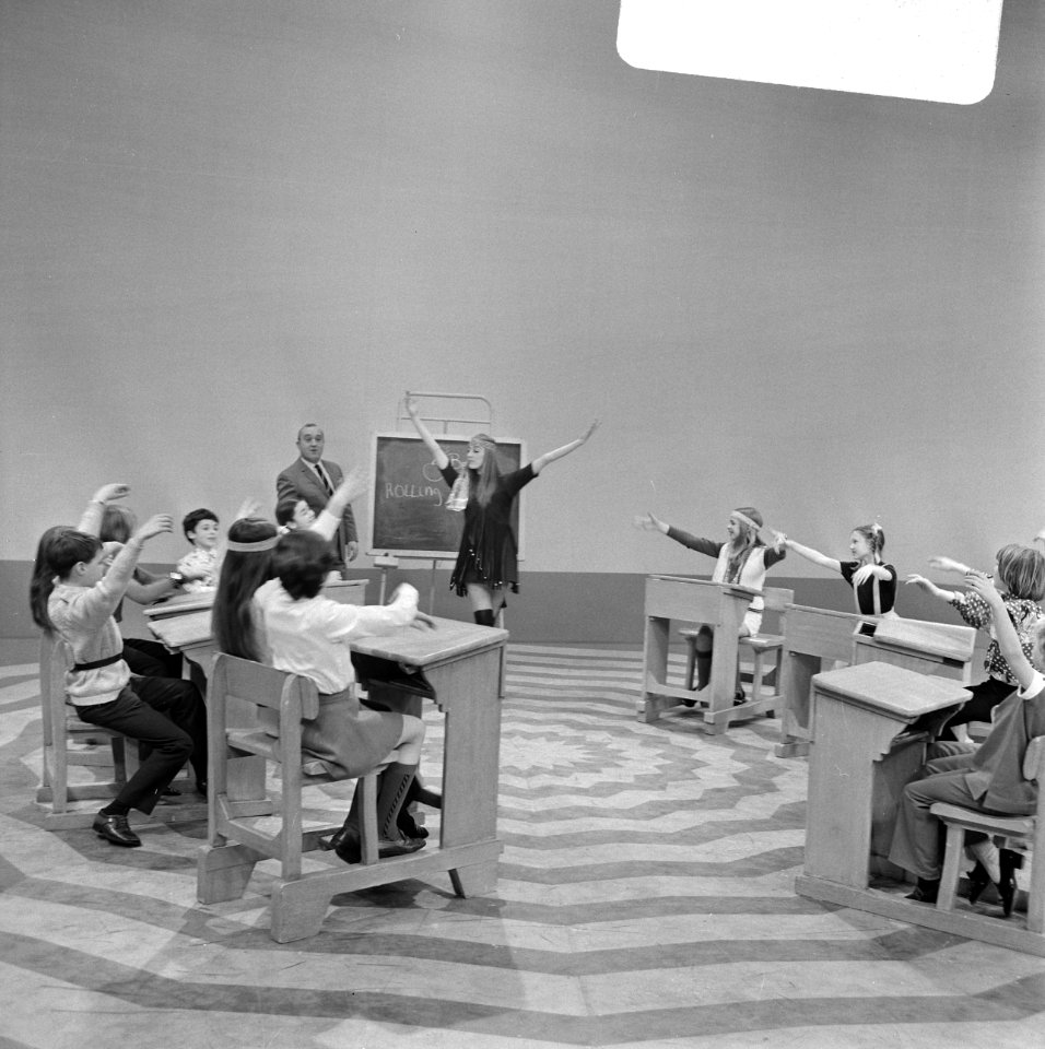 Mounties Show, TV-programma. Links Piet Bambergen, Bestanddeelnr 923-2150
