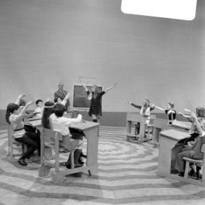 Mounties Show, TV-programma. Links Piet Bambergen, Bestanddeelnr 923-2150