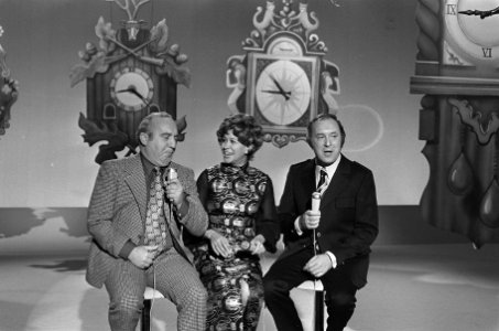Mountieshow, AVRO-tv vlnr Piet Bambergen, Anneke Grönloh, René van Vooren, Bestanddeelnr 925-0224