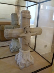 Musée de Chazay-d'Azergues - Ancienne croix double de la place de la Croix Rousse de Chazay-d'Azergues