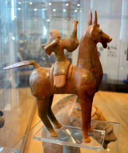 Mounted archer, China, Han dynasty, c. 50 BC - 50 AD, glazed earthenware - Royal Ontario Museum - DSC04035