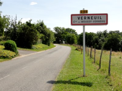 Moussy-Verneuil (Aisne) city limit sign Verneuil